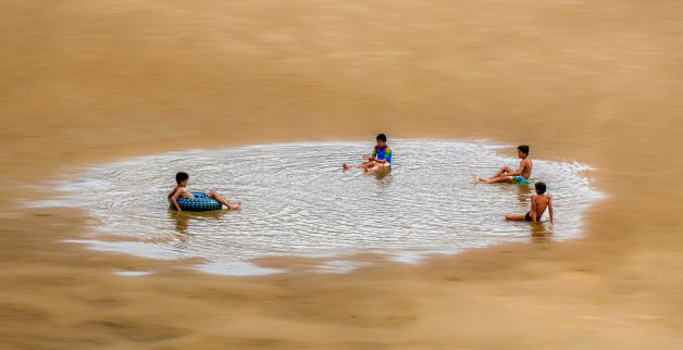 Niños en el agua