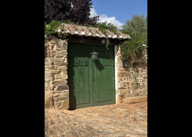 PUERTA DE CASTRILLO DE LOS POLVAZARES