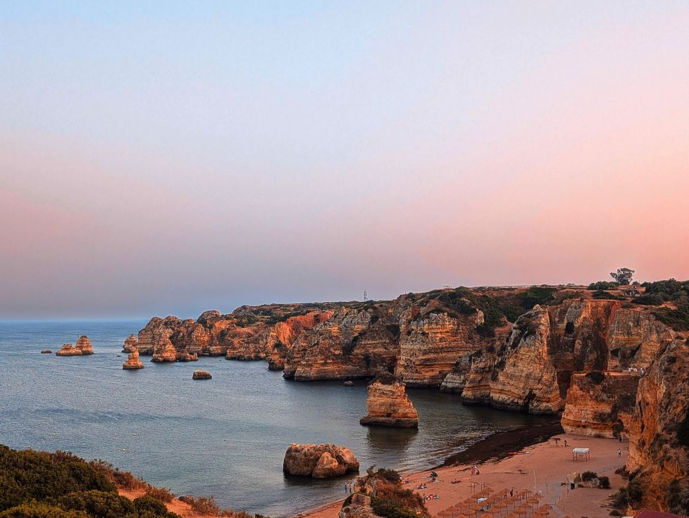 El silencio dorado sobre el mar
