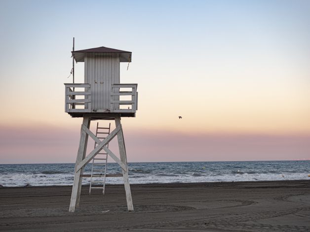 TORRE DE VIGILANCIA AL AMANECER