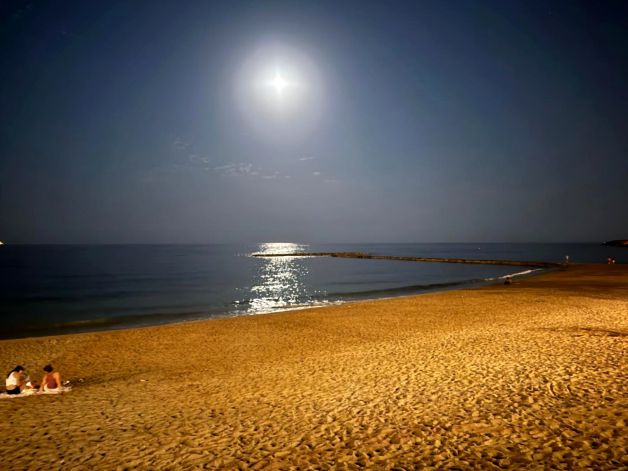 Zurriola bajo la luna llena