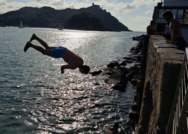 Acrobacias acuáticas