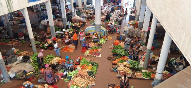 Los colores dan brillo al mercado en Assomada - Cabo Verde