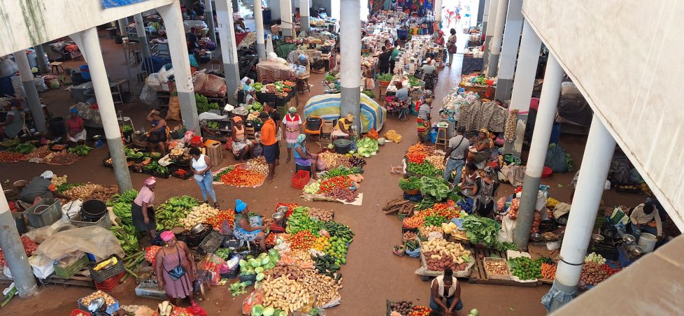 Los colores dan brillo al mercado en Assomada - Cabo Verde