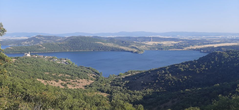 El embalse todo corazón.