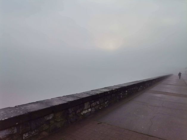 Entre el cielo y el silencio