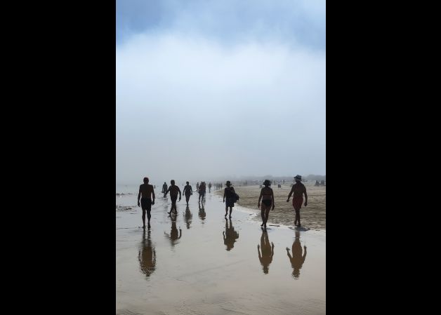 Niebla en la playa