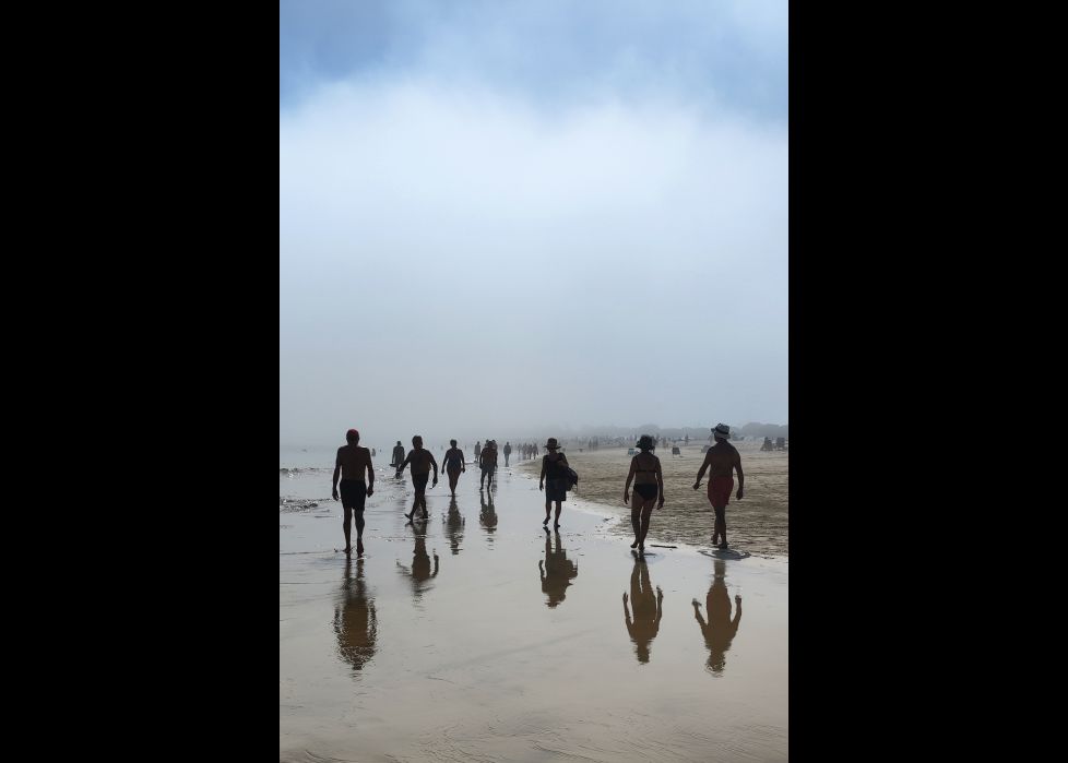 Niebla en la playa