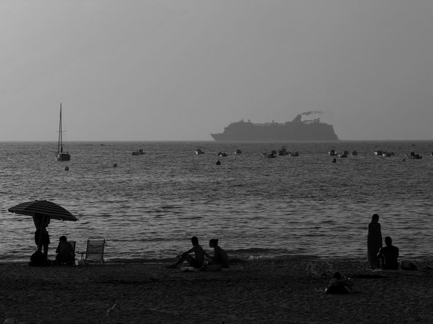 Tranquilidad en la playa de La Caleta de Cádiz