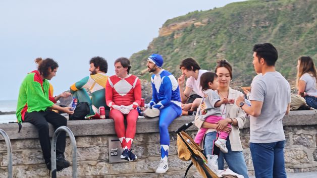 TURISTAS EN LA ZURRIOLA