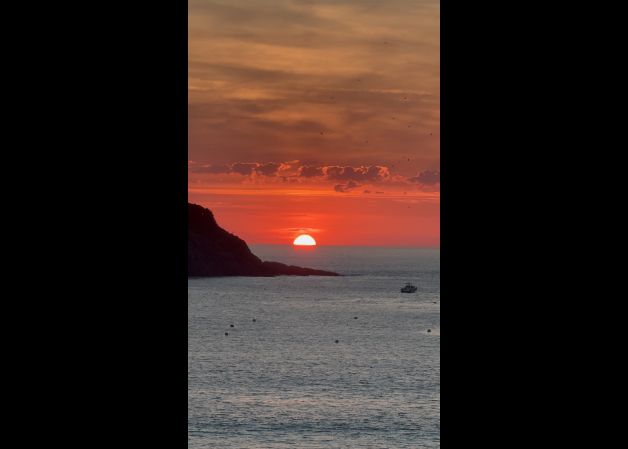 Una puesta de sol donostiarra, con contrate de colores impactante.