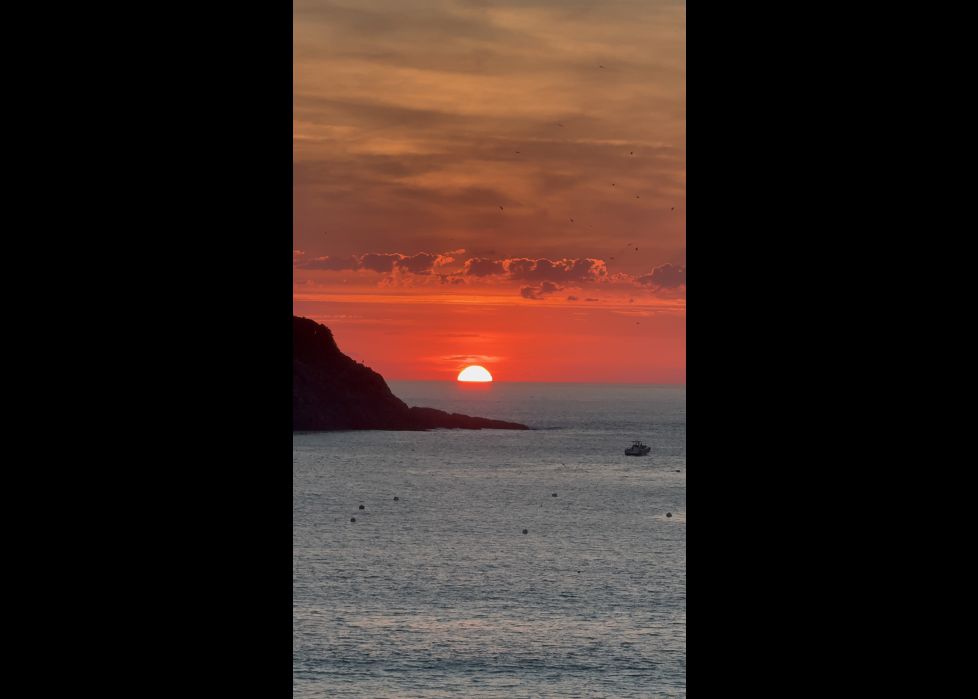 Una puesta de sol donostiarra, con contrate de colores impactante.