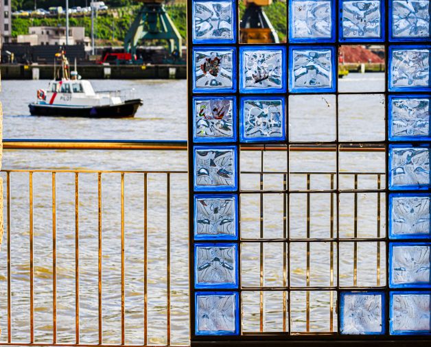 ventana que mira al mar