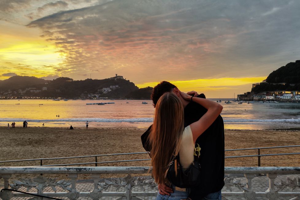 Abrazo al atardecer