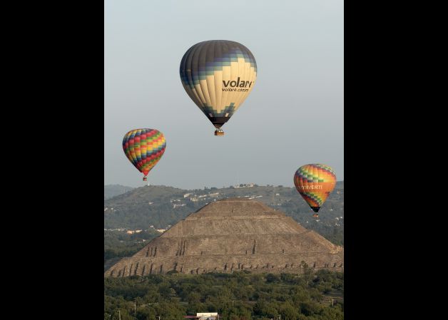 Amanecer en las pirámides de Teotihuacán