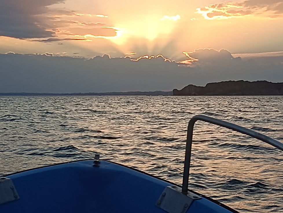 Amanecer en la mar