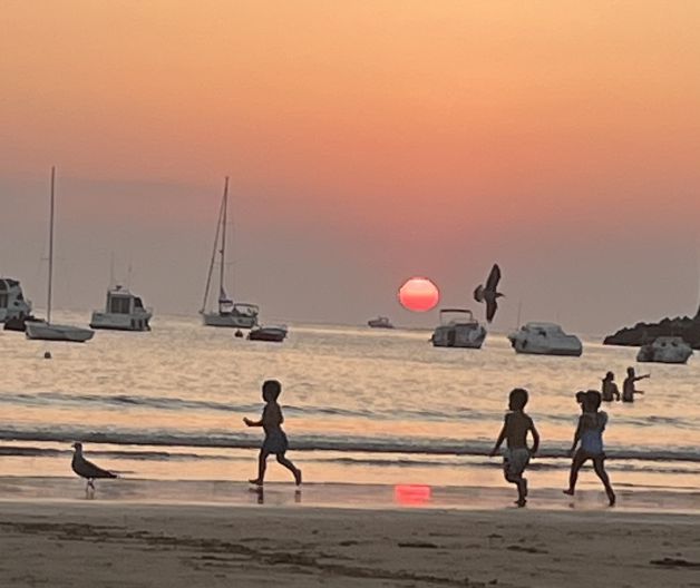 Atardecer, calma y libertad en la playa de La Concha