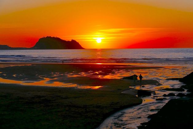 Atardecer en la playa de Zarautz