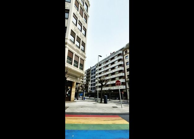 COLORIDO EN LAS CALLES DE GROS