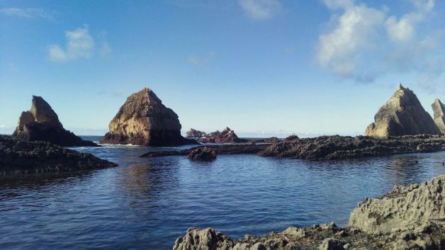Entre rocas.