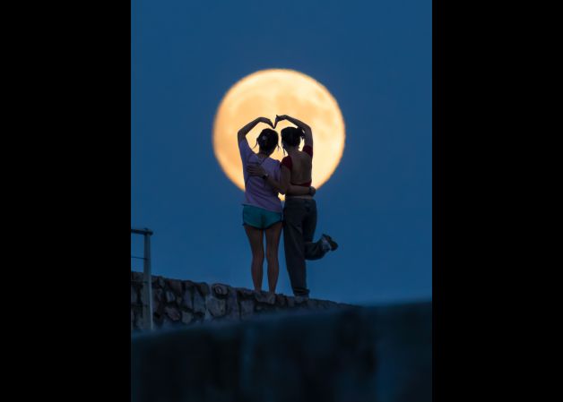 Felicidad bajo la luna