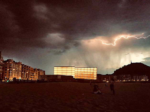 Kursaal bajo la tormenta