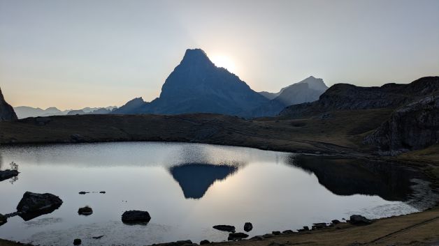 Midi d'Ossaurem itzala Lac Castaraum