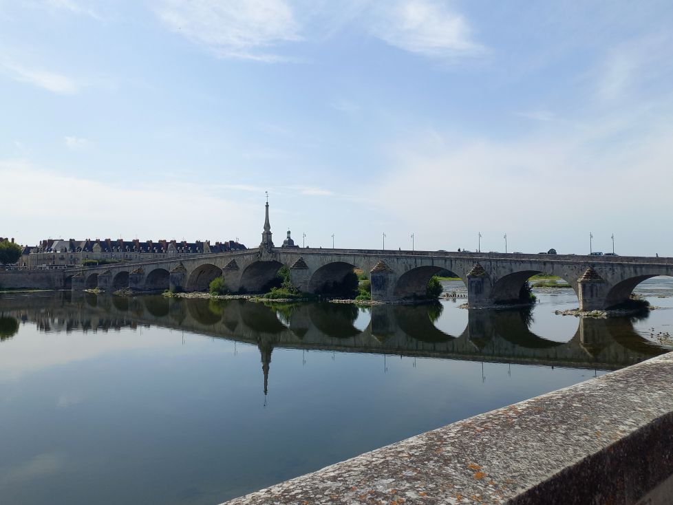 Puente en el Loira