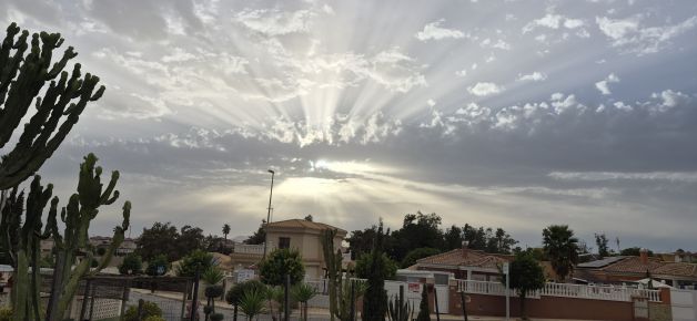 Un sol con nubes increíbles