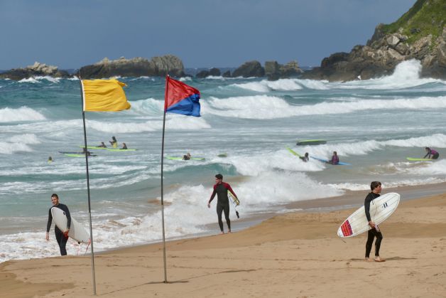 Surfistas en Zarautz 