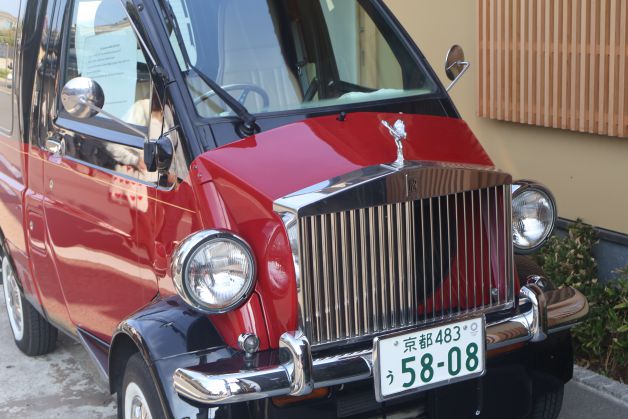 YO TAMBIEN SOY UN ROLLS-ROYCE 