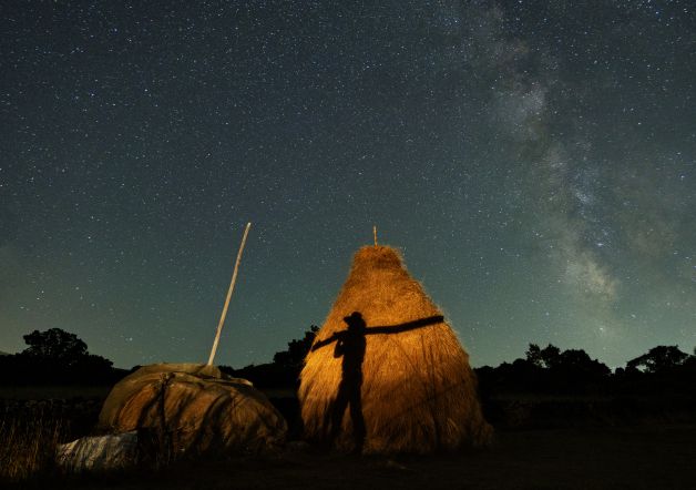 Trabajando bajo la via lactea