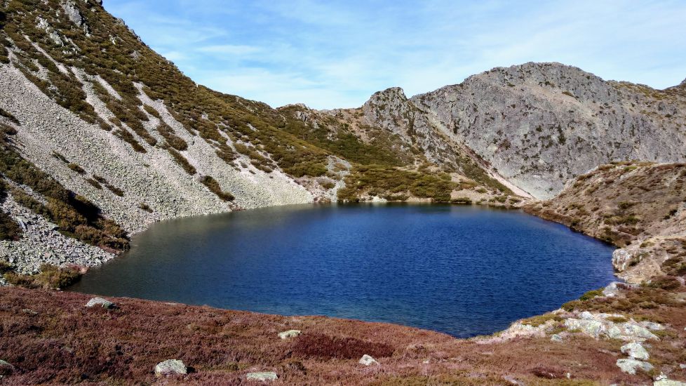 Laguna de Pozo Cheiroso. Sierra de El Miro, León.