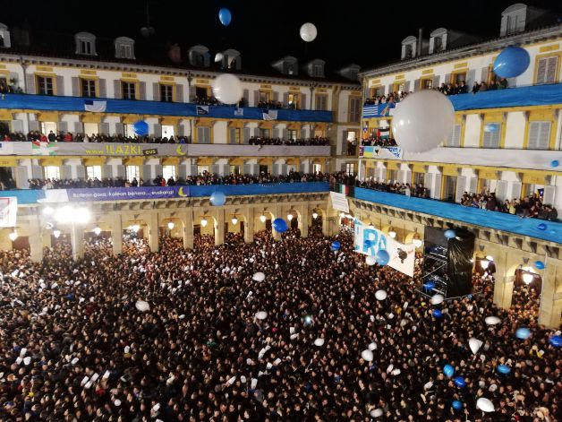 Plaza Txuri-urdina! 