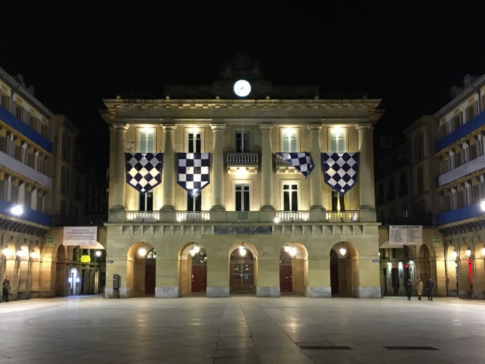 PREMONICION Plaza vacía