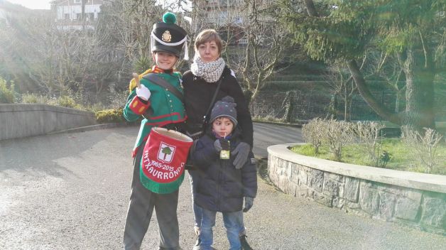 Rodeada de mi familia